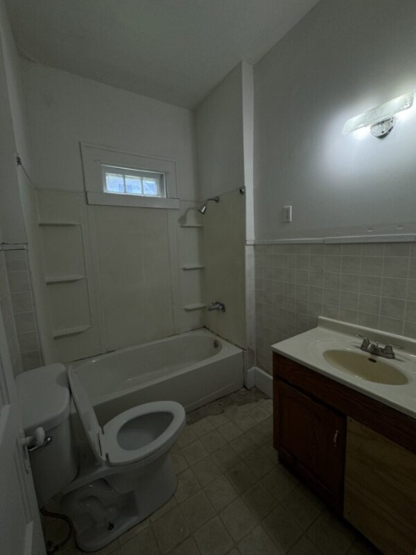 Building Photo - 408 E 4th St