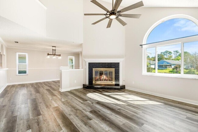Building Photo - Charming Waterfront Home in Southside