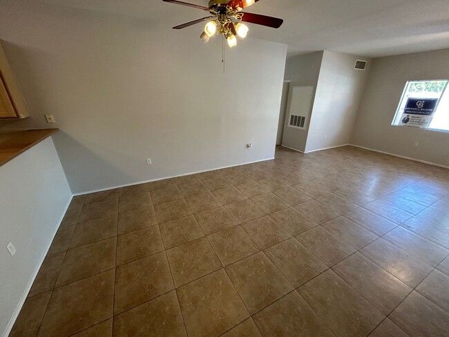 Building Photo - BEAUTIFULLY MAINTAINED 2 BEDROOM, 2 BATH C...