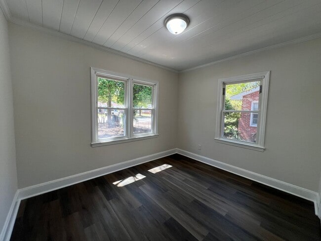Building Photo - 508 29th Ave N