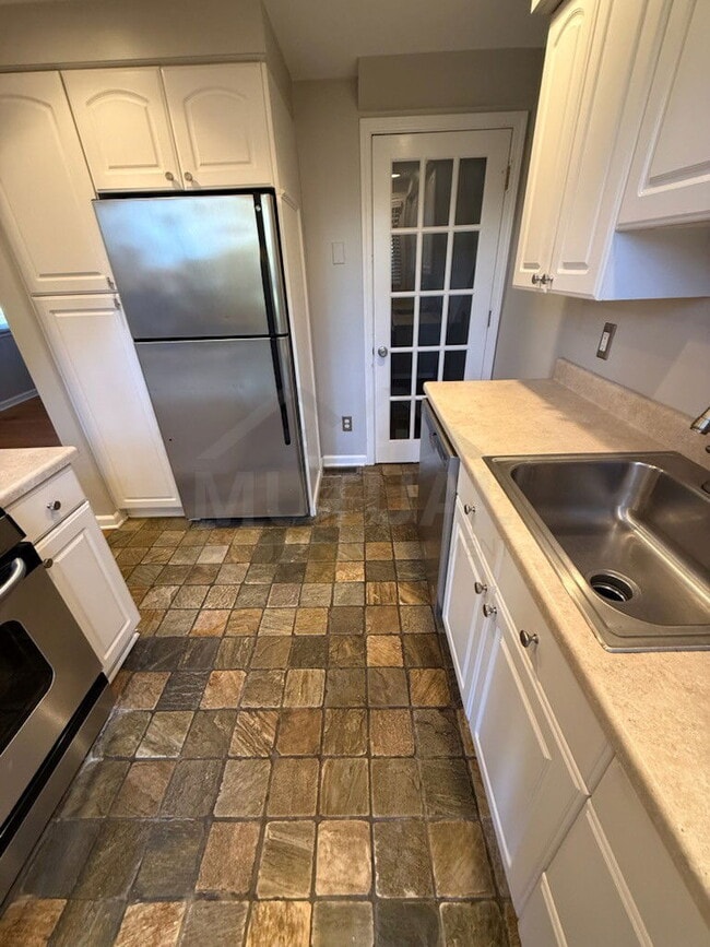 Building Photo - 1702 Graefield Rd