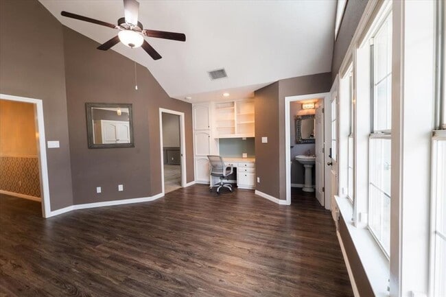 Building Photo - 300 Las Plumas Dr