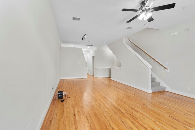 Building Photo - 8715 Meadowcroft Dr