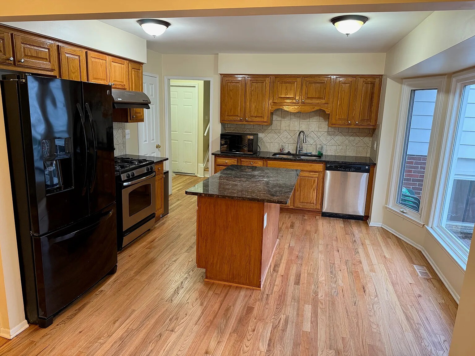 Building Photo - 2884 E Eisenhower Pky