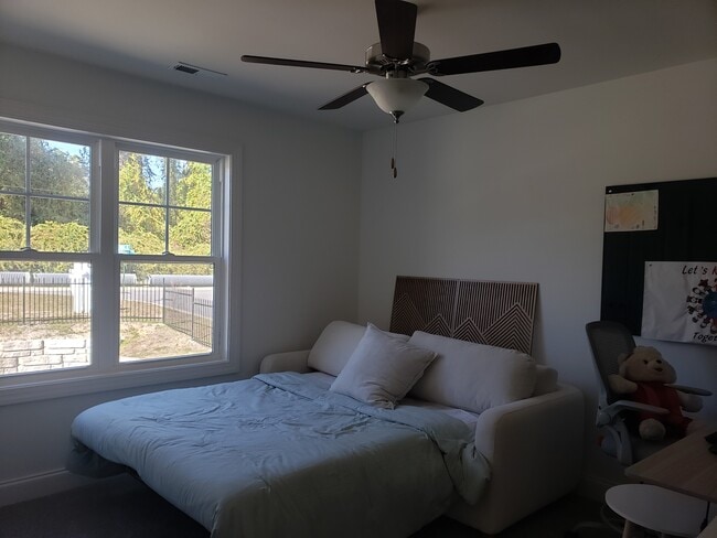 Building Photo - 500 Burgundy Dr