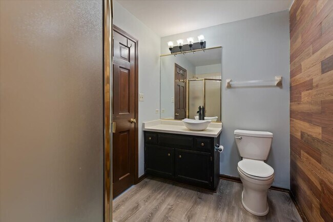 Building Photo - 1055 Knollwood Ln