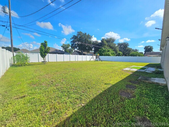 Building Photo - 1465 SW San Esteban Ave