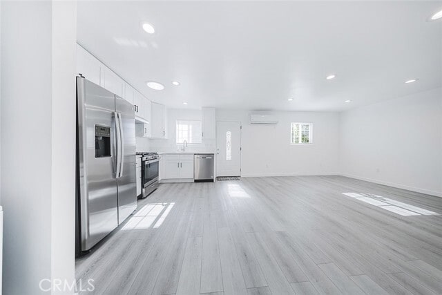 Building Photo - 10503 Cantara St