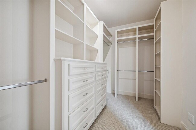 Building Photo - 3 Bed Townhome for Rent in 77030 Near Texas Medical Center