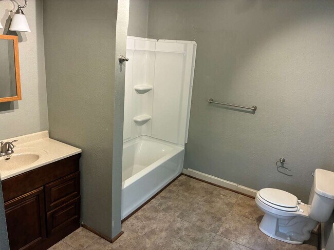 Building Photo - 1 Bedroom, 1 Bathroom, Additional Bonus Room and Detached Garage