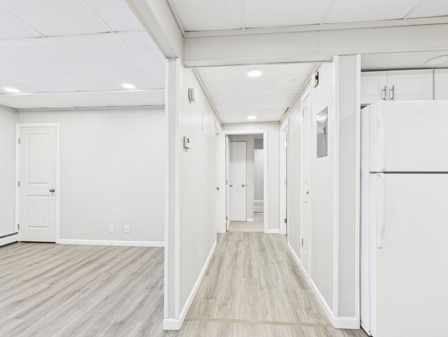 Building Photo - 246 E 7th Ave