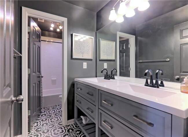 Building Photo - 5569 Julian Pl