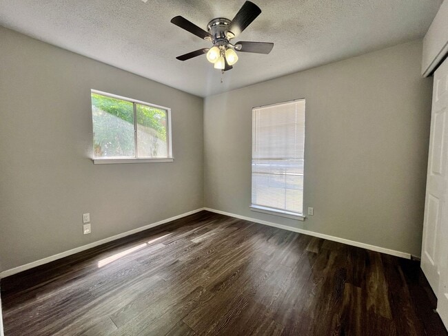 Building Photo - No Rent Until 2026