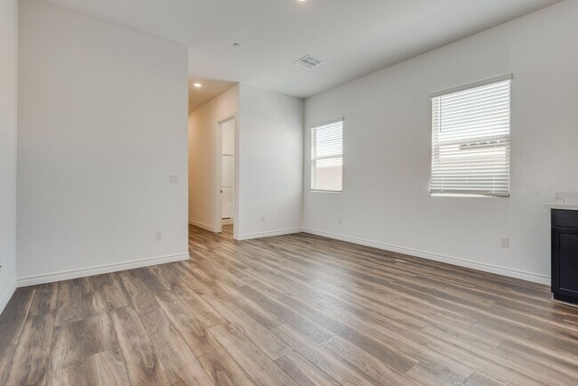 Building Photo - 12608 Heritage Hts Dr