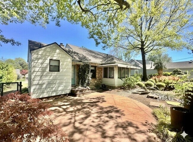Building Photo - Charming Mid-Tulsa Home
