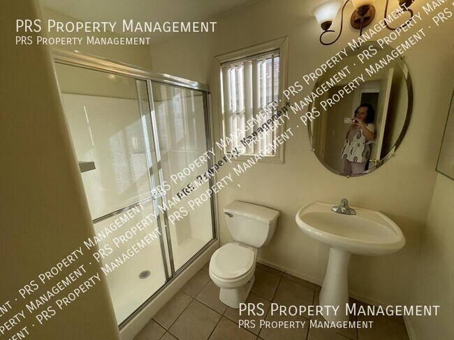 Building Photo - 837 E Glenmere Dr