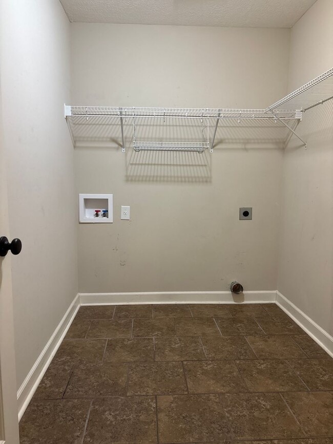 Building Photo - 322 Hidden Springs Ln