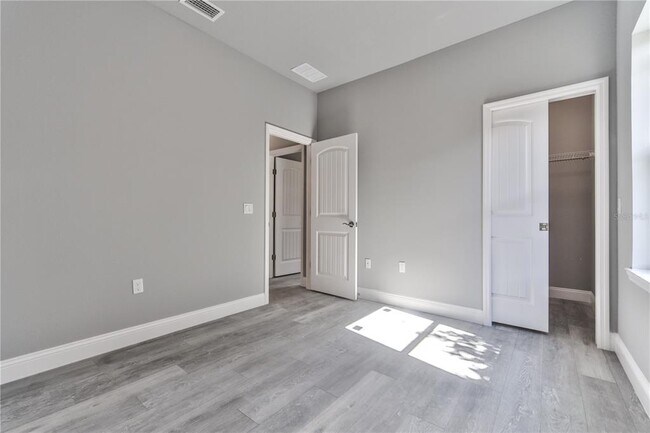 Building Photo - 19 Emmons Ln