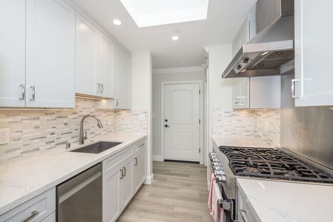 Primary Photo - 1009 S Norfolk St