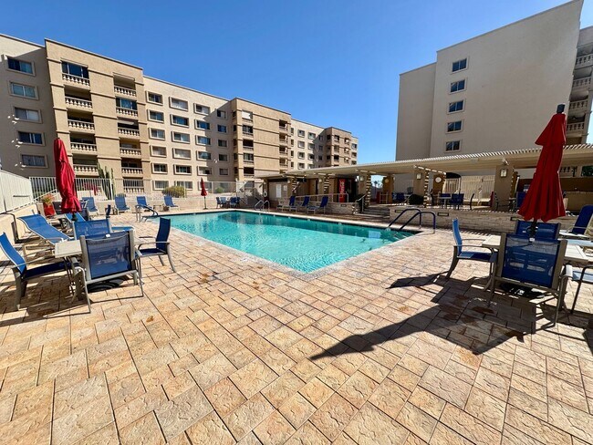 Building Photo - Amazing 2 Bedroom/2 Bath Condo!  Top Level Corner Unit with Spectacular Amenities!