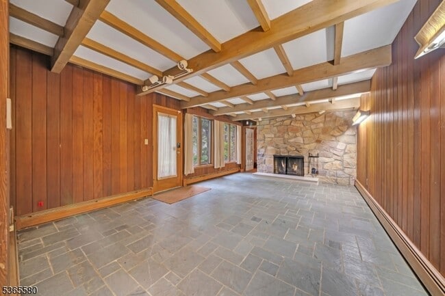 Building Photo - 37 Lenape Dr