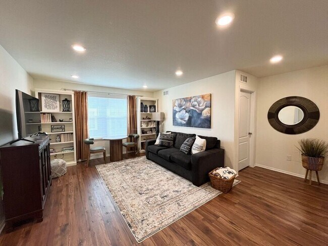 Building Photo - 13360 Olive St