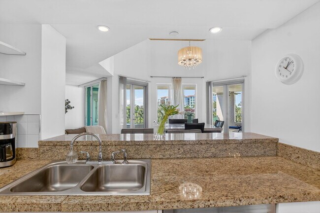 Building Photo - 120 SE 5th Ave