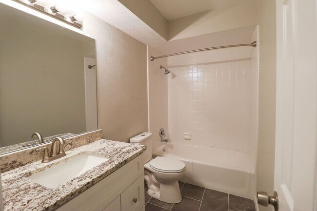 Building Photo - Beautifully Redone 3 Bedroom South Tulsa H...