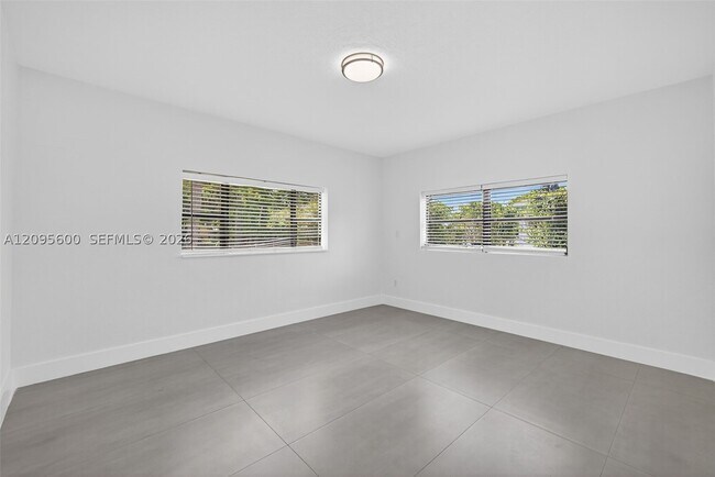 Building Photo - 17150 NE 18th Ave