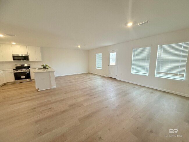 Building Photo - 16118 Eden St