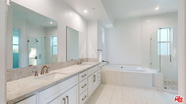 Building Photo - 8474 N. Camelia Court