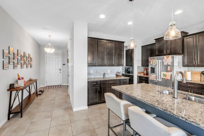 Building Photo - Spacious 5-Bedroom Home with Resort-Style ...