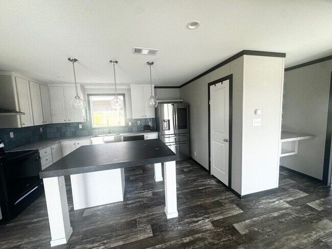 Building Photo - 3 Bedroom 2 Bathoom Ready to Rent in Odessa