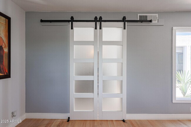 Building Photo - 601 E Forest Hills Dr