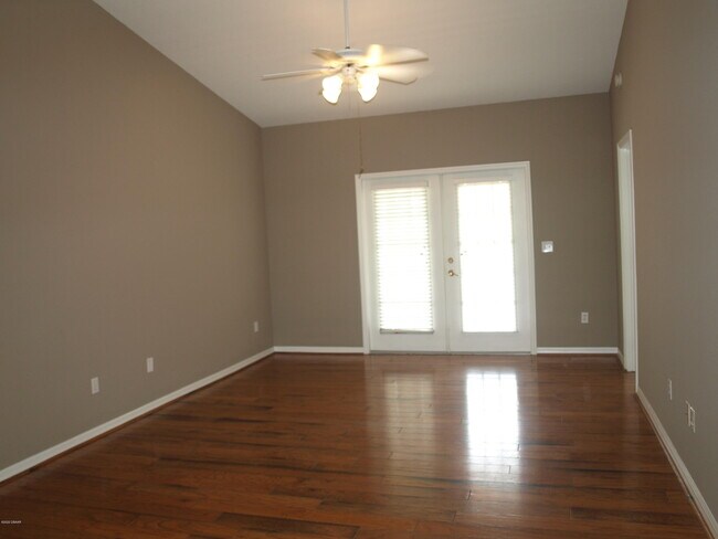 Building Photo - 830 Airport Rd