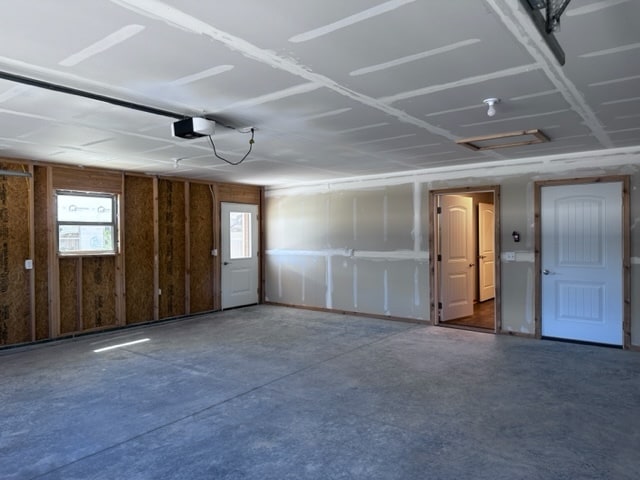 Building Photo - 404 Walnut Ct E