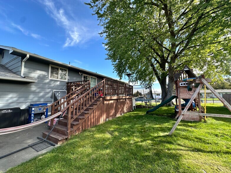 Building Photo - 219 Thayer Dr