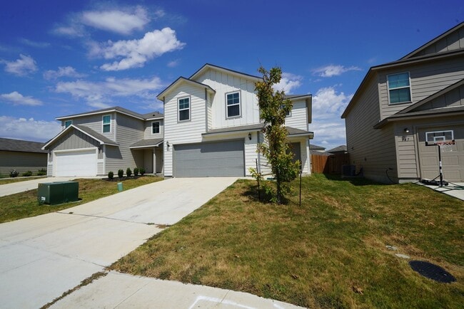 Building Photo - Beautiful home now available. Realtor Comm...