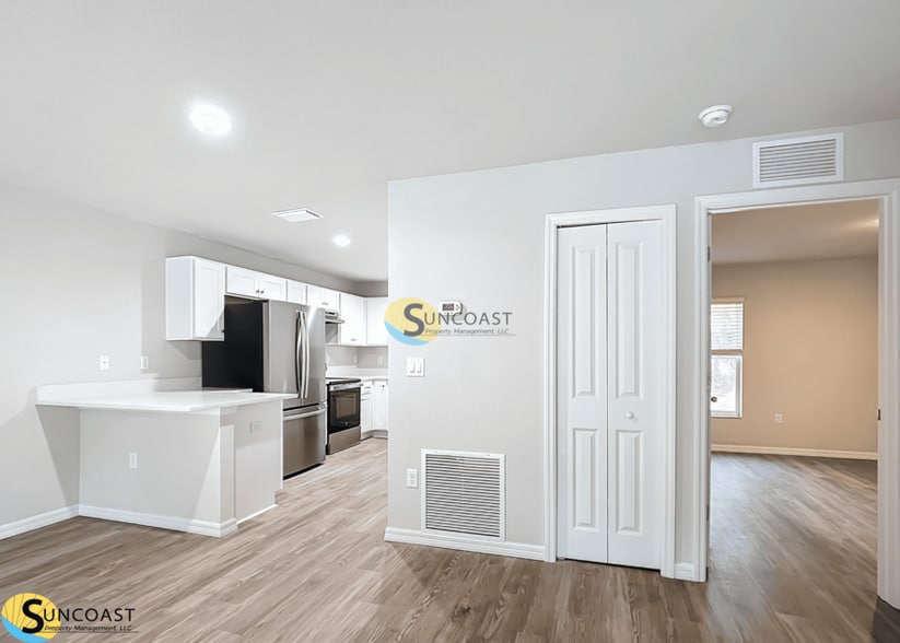 Building Photo - 9368 N Peachtree Way