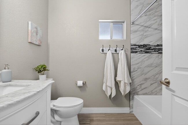 Building Photo - 7401 W Arrowhead Clubhouse Dr