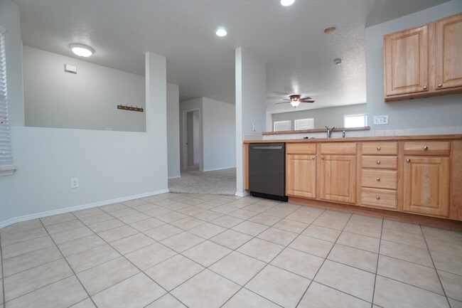 Building Photo - 16274 Silver Creek Ave