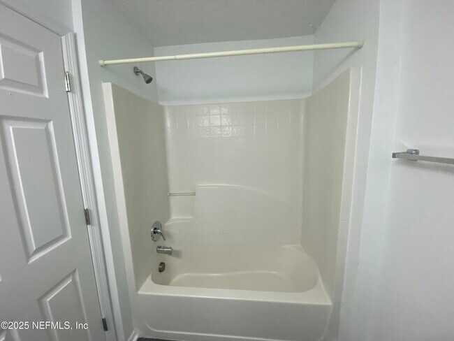 Building Photo - 11859 Lake Bend Cir