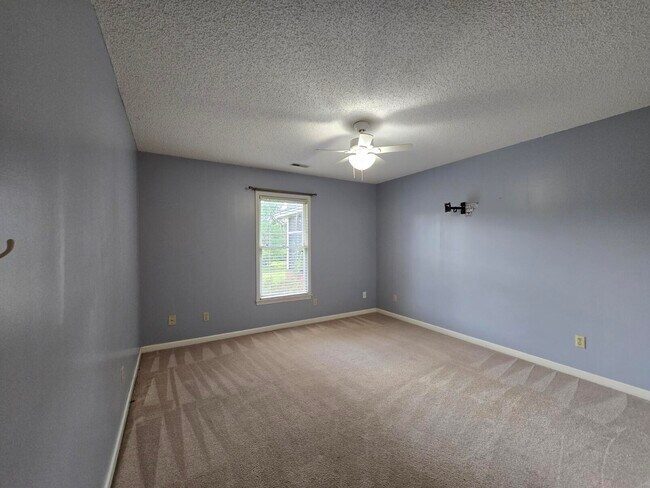 Building Photo - 2660 Nicholson Dr
