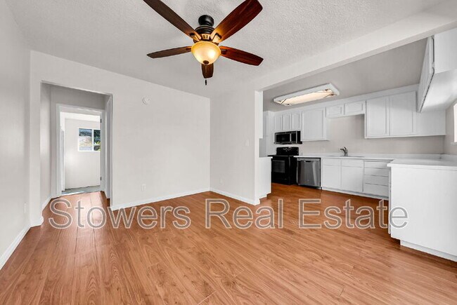 Building Photo - 275 Cameo Dr