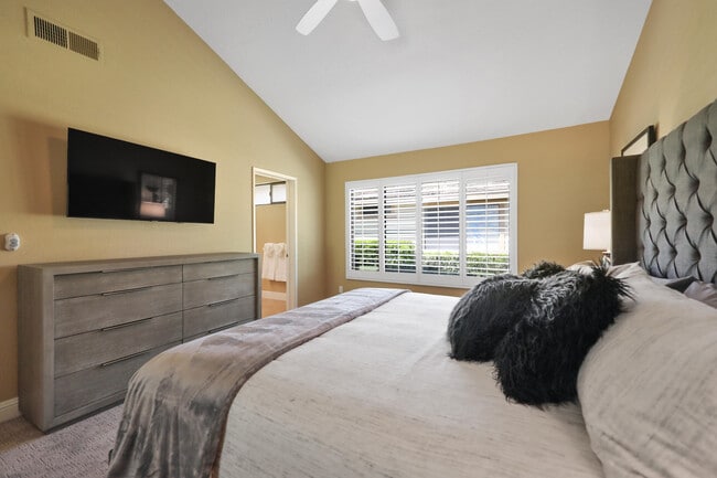 Building Photo - 363 San Remo St