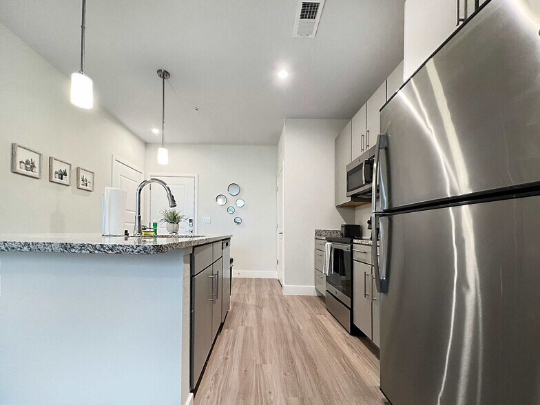 Building Photo - 8985 Bertha Palmer Blvd