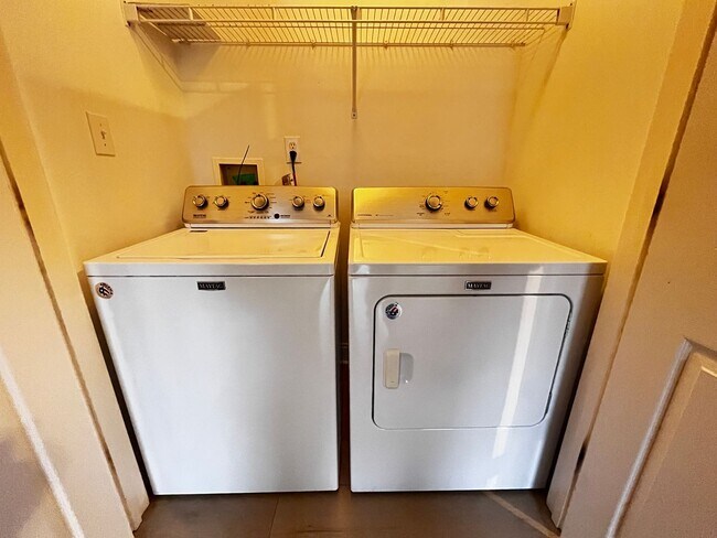 Building Photo - Beautiful 4 Bedroom and 2.5 Bath Home