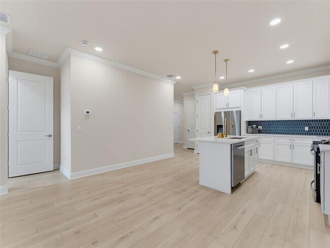 Building Photo - 2525 Mario Wy