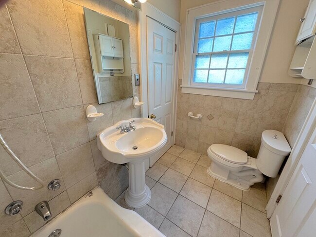 Building Photo - Charming Two-Bedroom Single Family Home with Detached Garage
