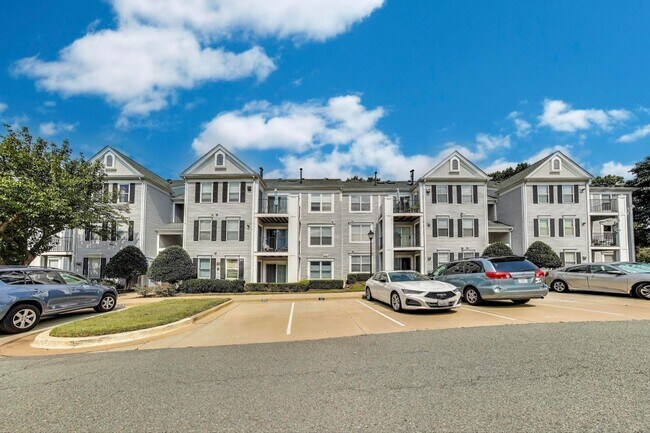 Building Photo - Beautifully updated and maintained 2 level condo home!